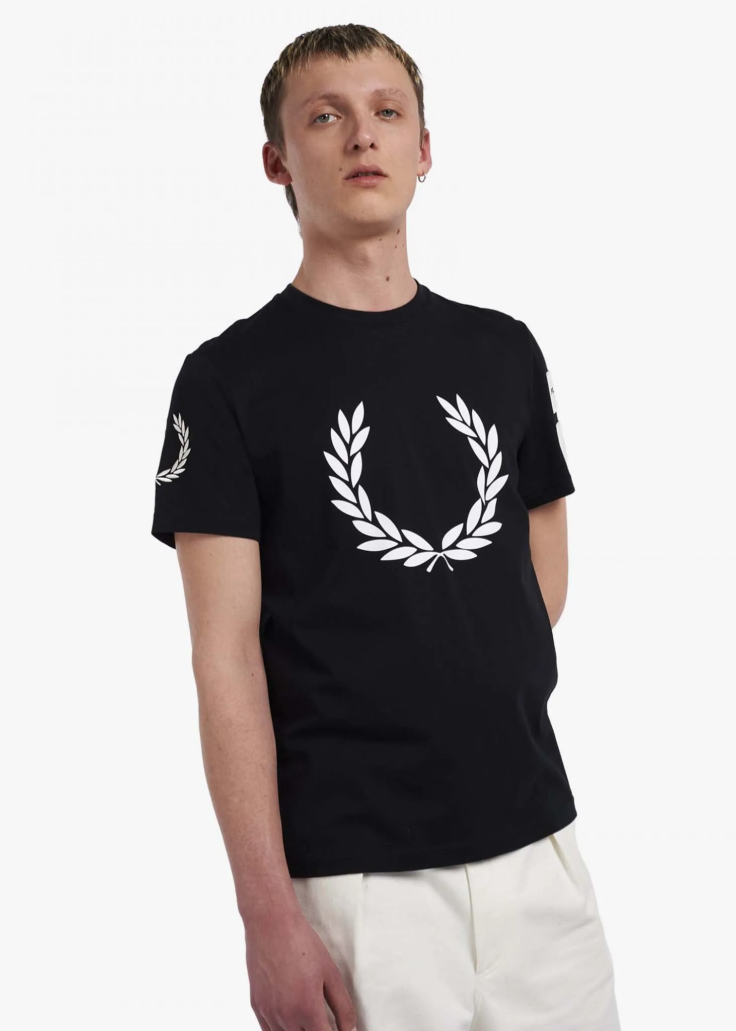 Badge detail t-shirt - black