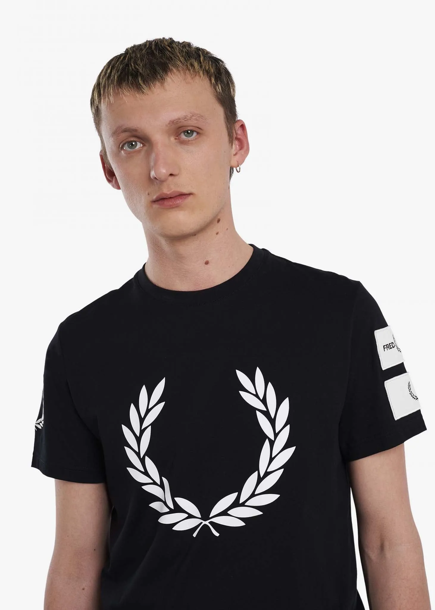 Badge detail t-shirt - black